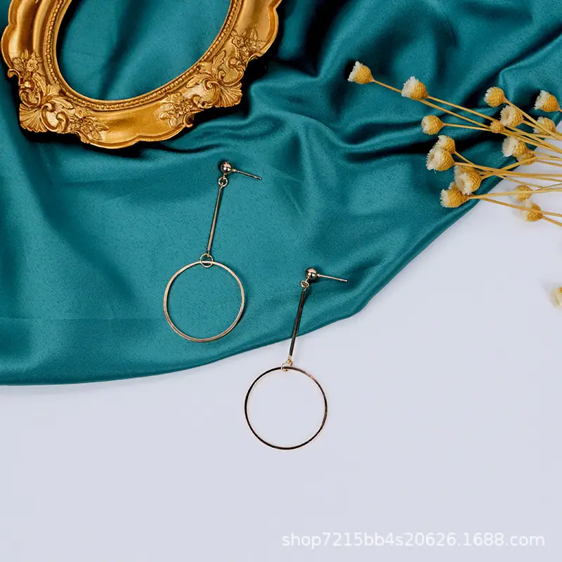 Nordic Retro Gold Resin Earrings & Photo Frame Set - Image 8