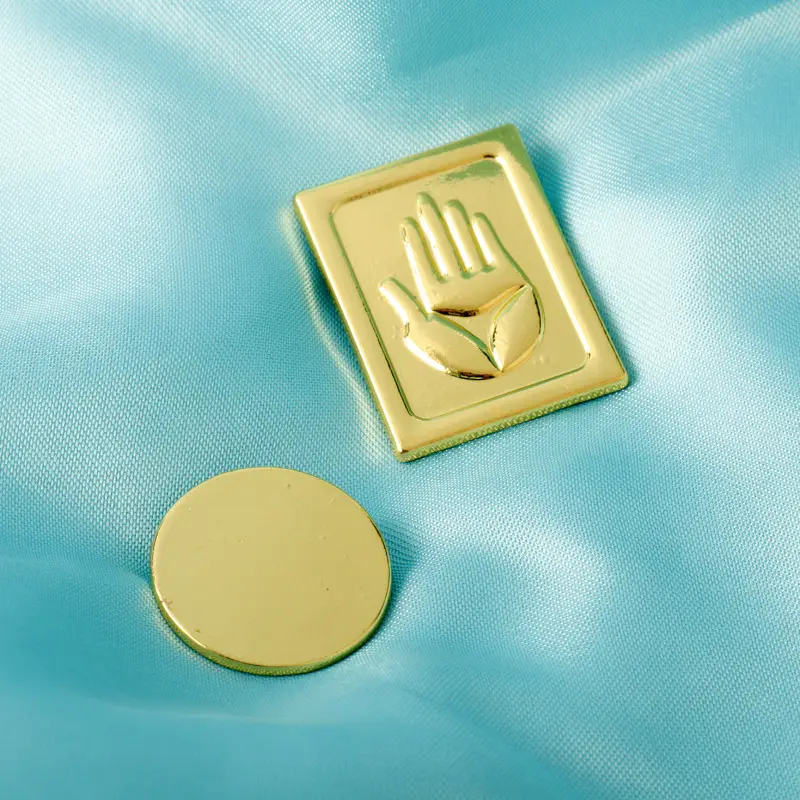 Anime Jojo Metal Badge Empty Strip Seitaro Hat Gold Brooch Buckle Pin