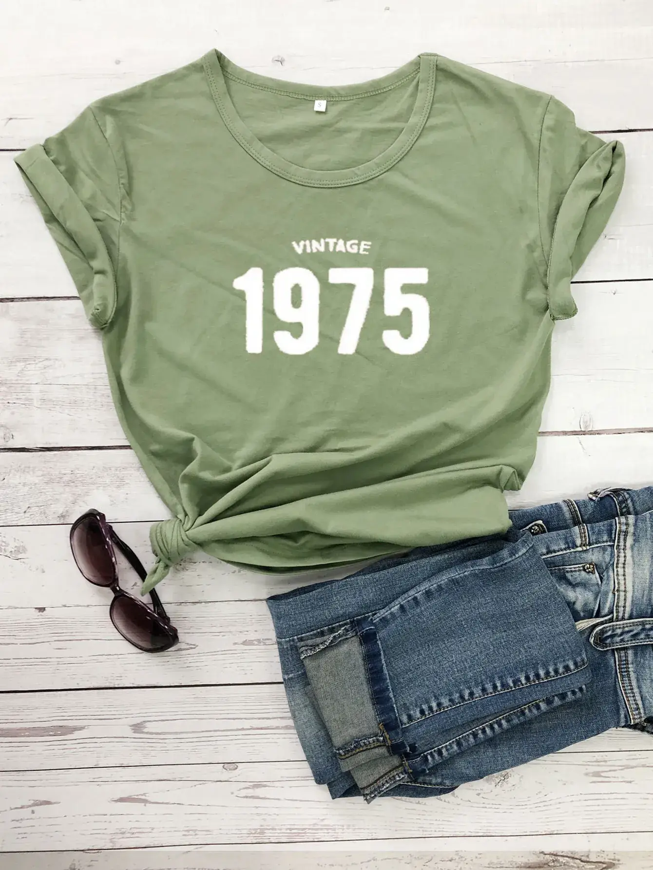 VINTAGE 1975 Red T-Shirt for Men Women - Image 6