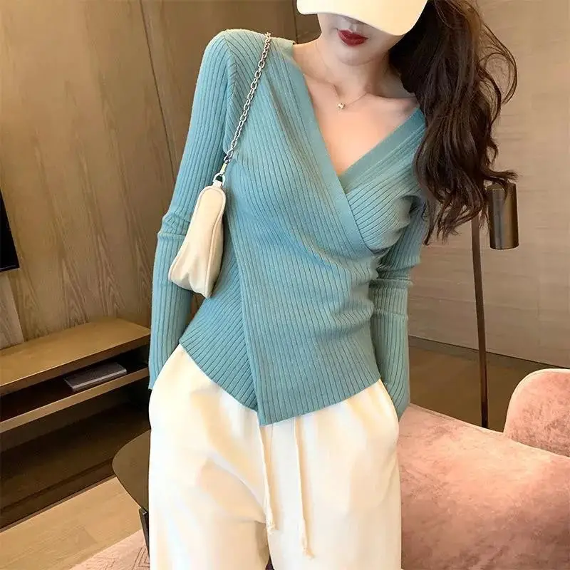 White Long-Sleeved V-Neck Sweater for Women - Image 8