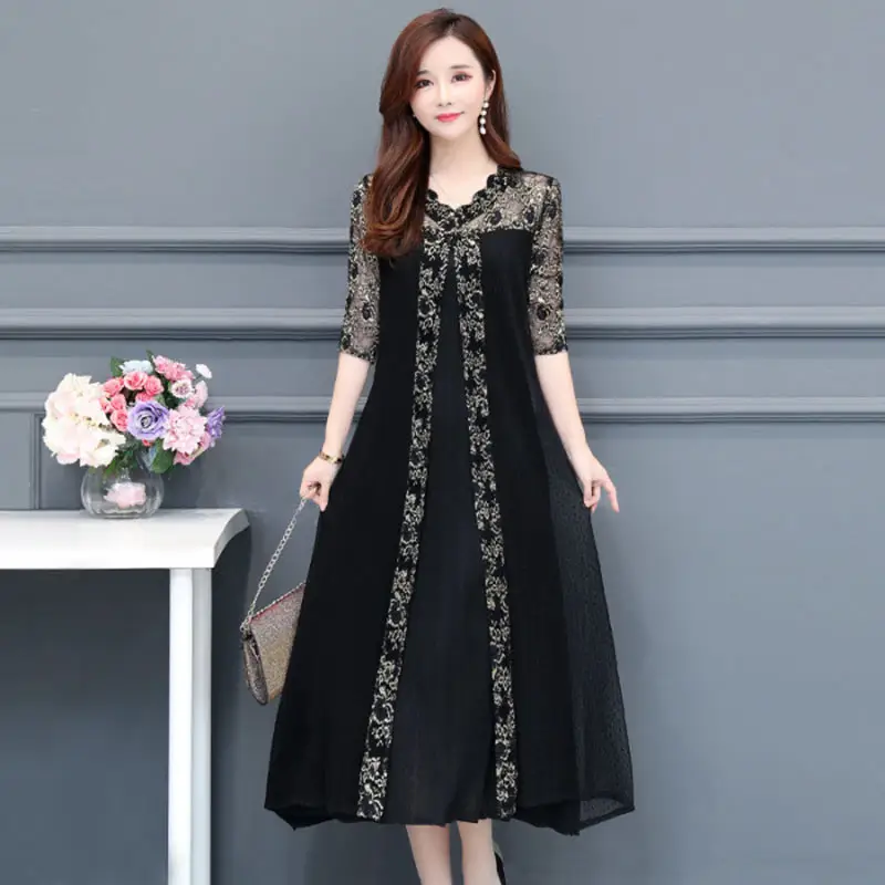 Black Lace Long Dress for Plus Size Women Slimming Over-The-Knee Design - Image 5