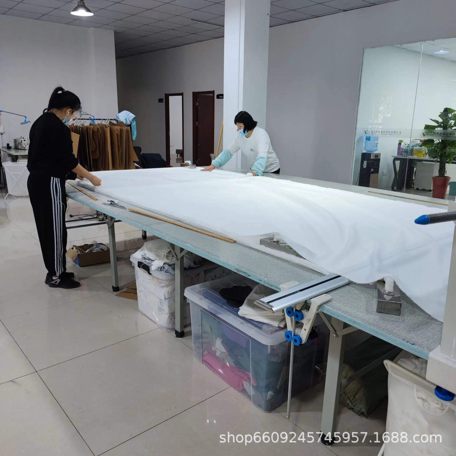磨毛布裁剪锁边
