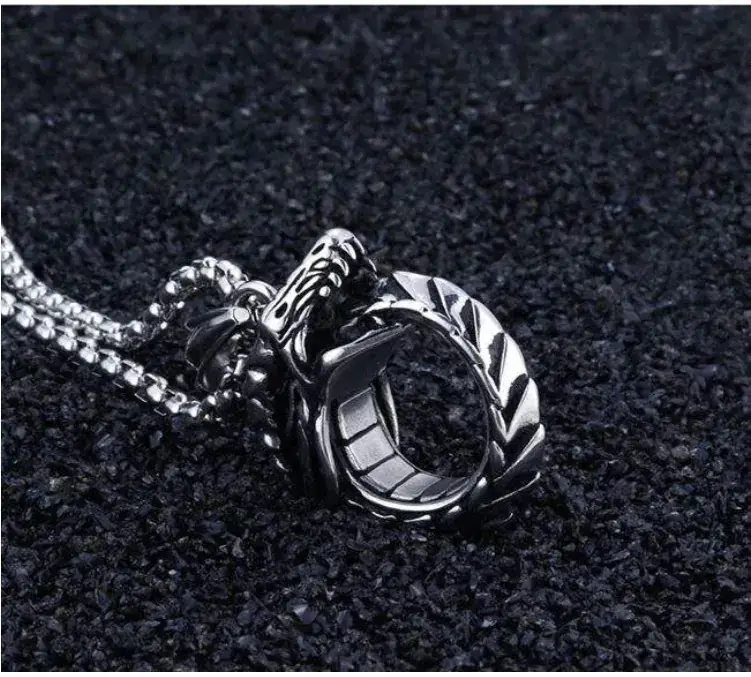 Tail-tailed Snake Titanium Steel Men's Necklace — feature 9