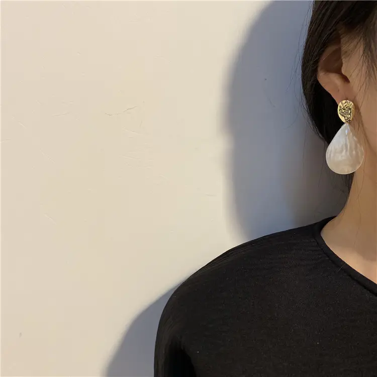 New Chinoiserie Fan Shaped Earrings for Women - Image 2