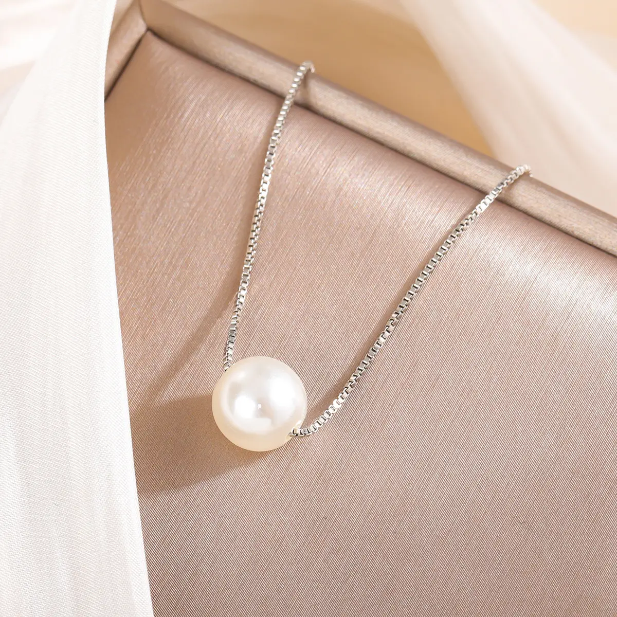 Single Pearl Clavicle Necklace for Women - Image 3