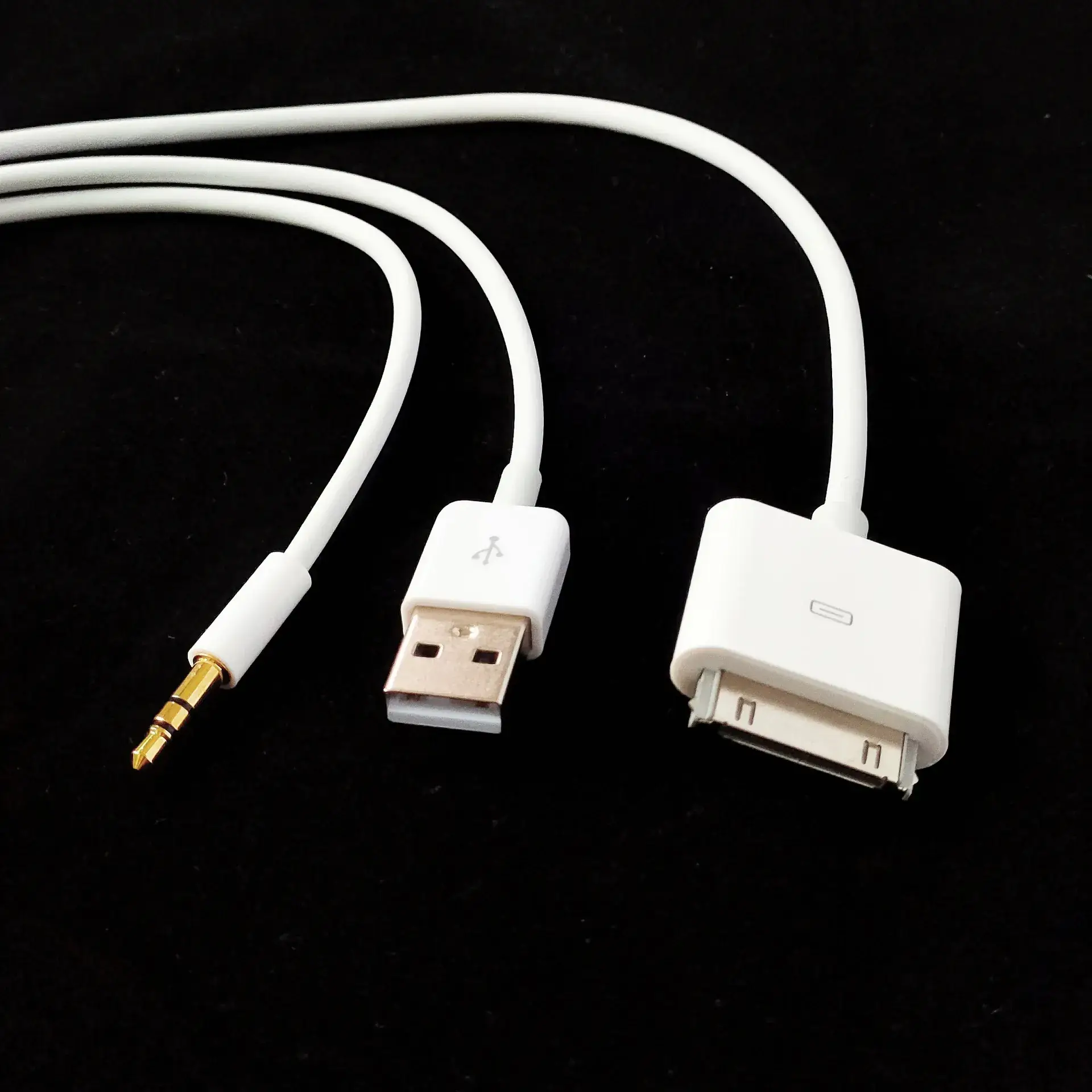 White USB-C to 3.5mm Cable 1.5m - Image 4