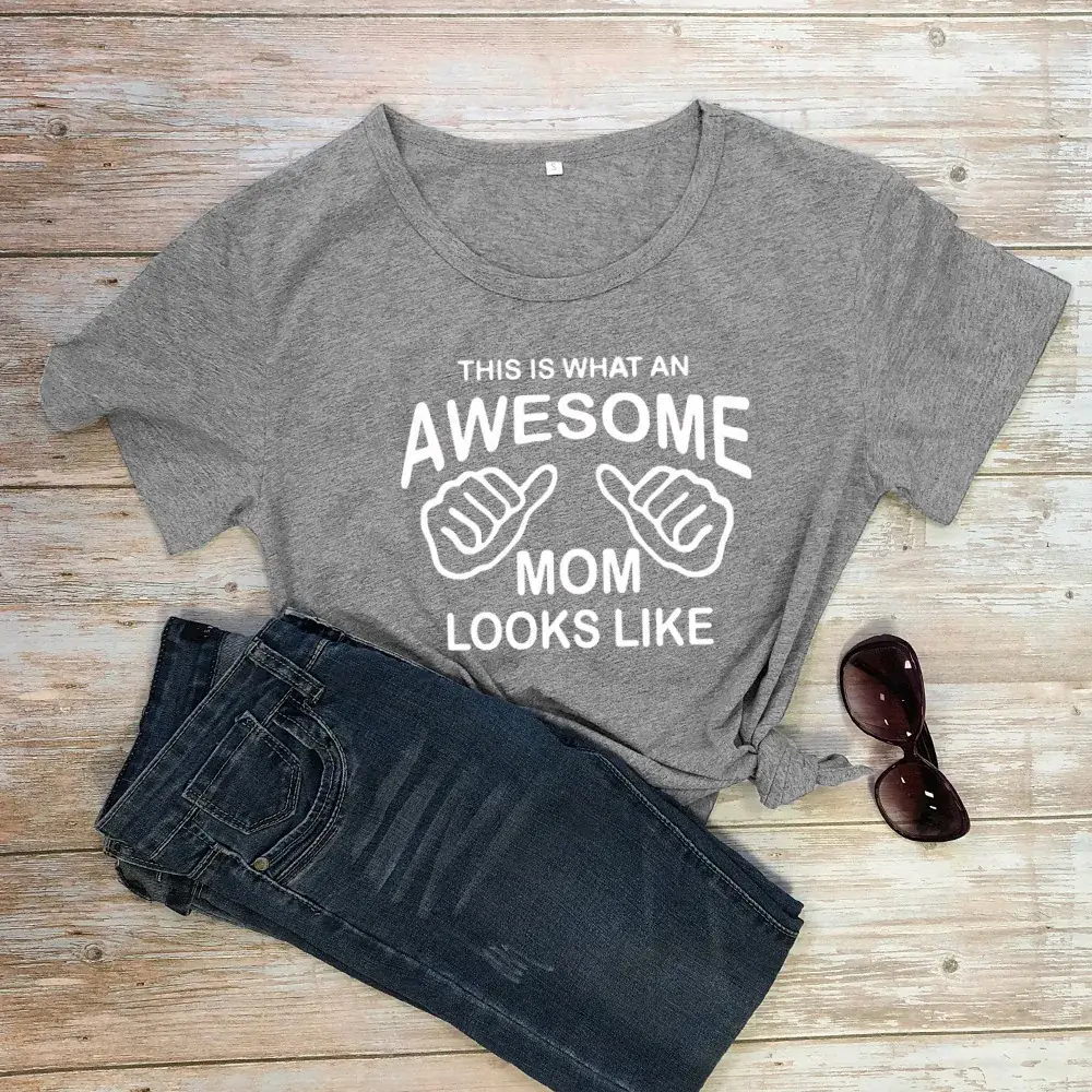 Gray Graphic T-Shirt for Moms Awesome Mom Look Like Short Sleeve