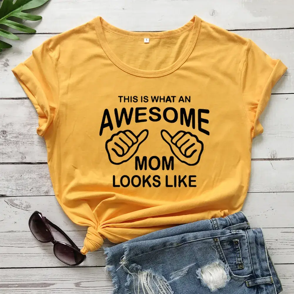 Gray Graphic T-Shirt for Moms Awesome Mom Look Like Short Sleeve