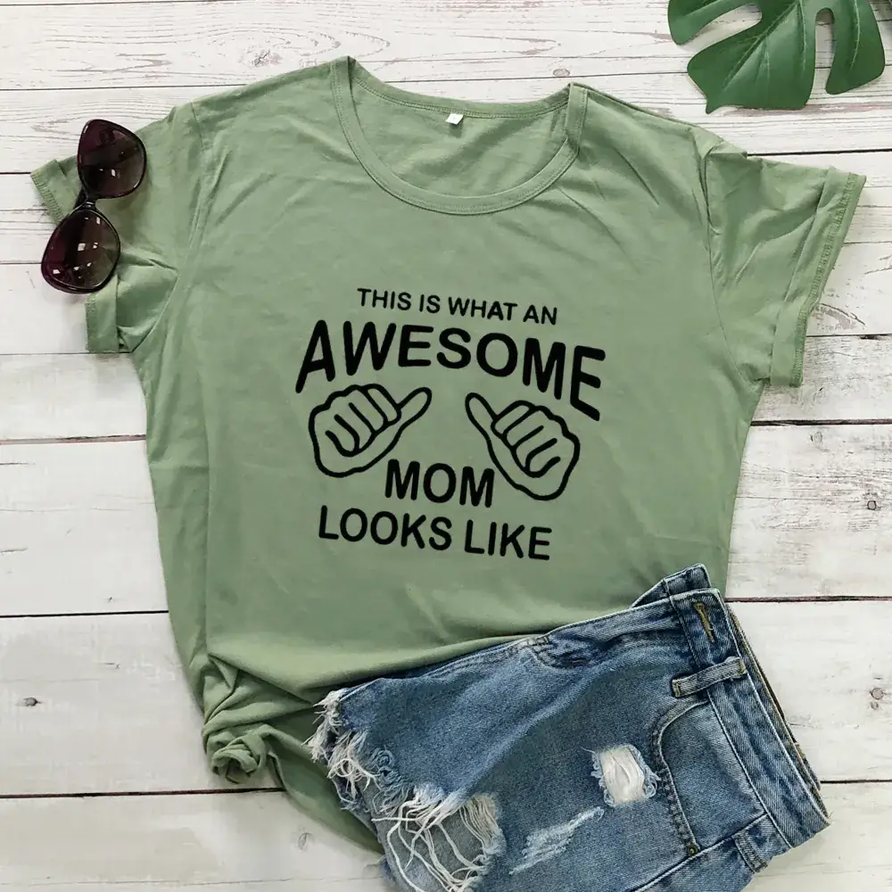 Gray Graphic T-Shirt for Moms Awesome Mom Look Like Short Sleeve