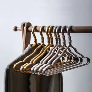 Wide Shoulder Hanger for Clothes Drying Rack Metal Non-Slip — feature 2