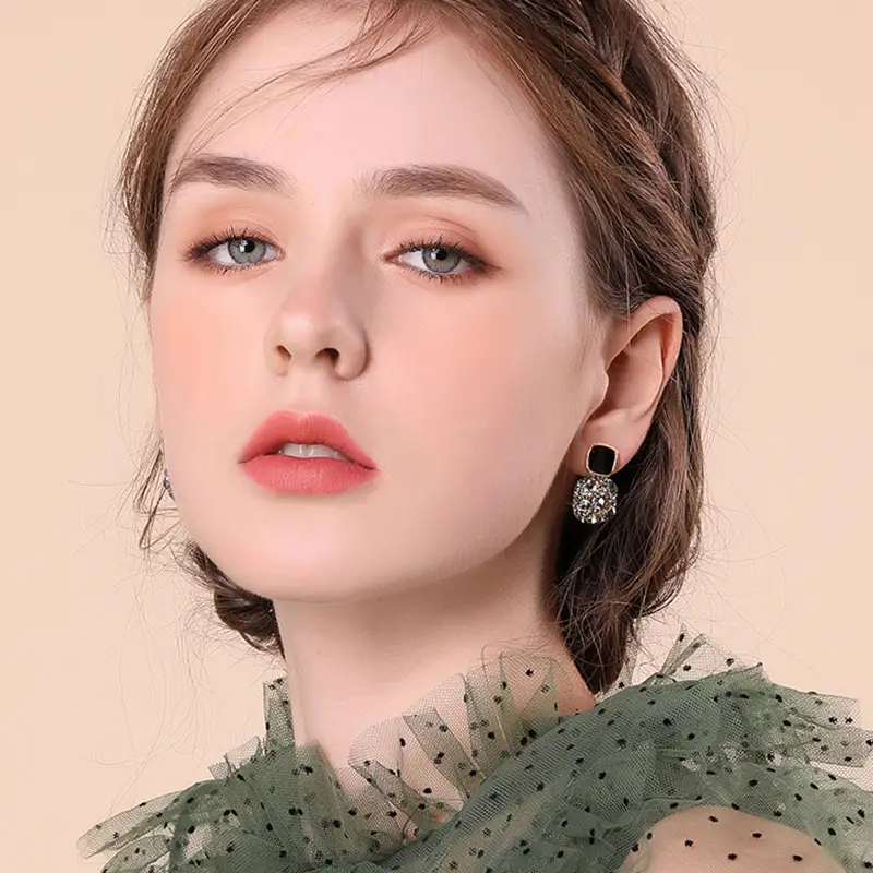 Sexy Round Face Earrings with Red Net Design