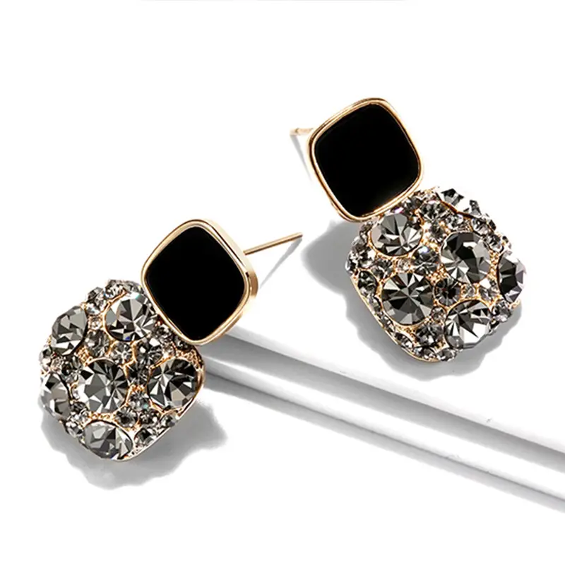 Sexy Round Face Earrings with Red Net Design