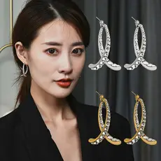 Sexy Round Face Earrings with Red Net Design — feature 2