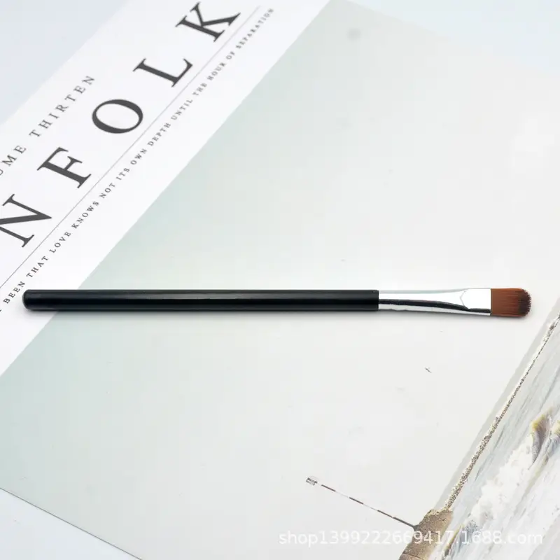 Single Beauty Makeup Brush for Eyeshadow Application