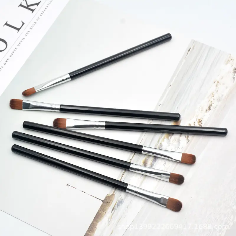 Single Beauty Makeup Brush for Eyeshadow Application