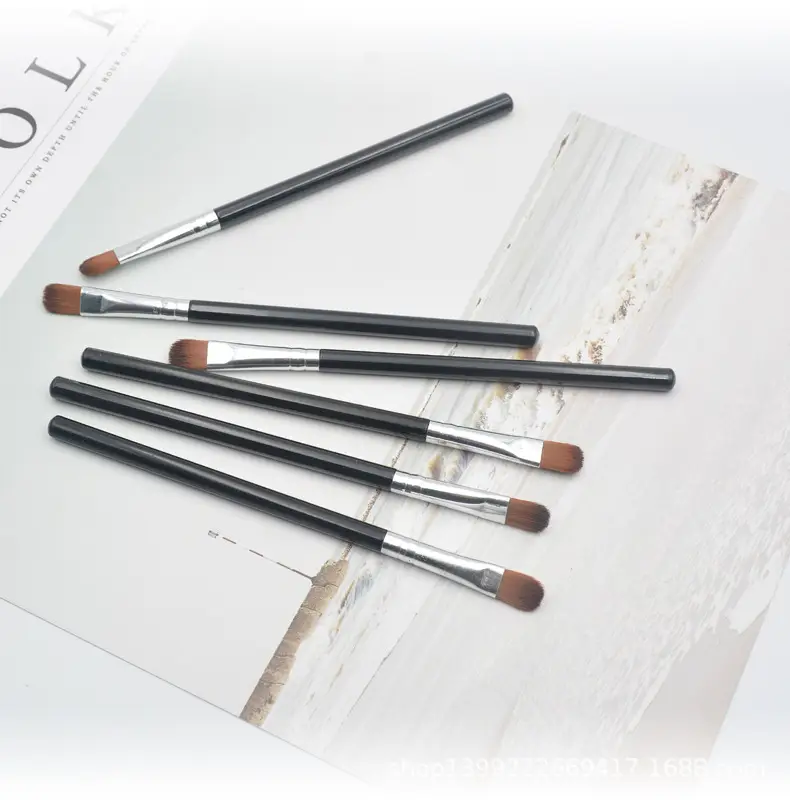 Single Beauty Makeup Brush for Eyeshadow Application — feature 9