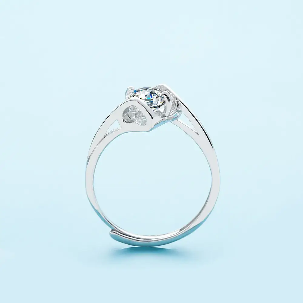 Moissanite Heart Ring S925 Silver Plated Platinum Gold Texture — feature 12