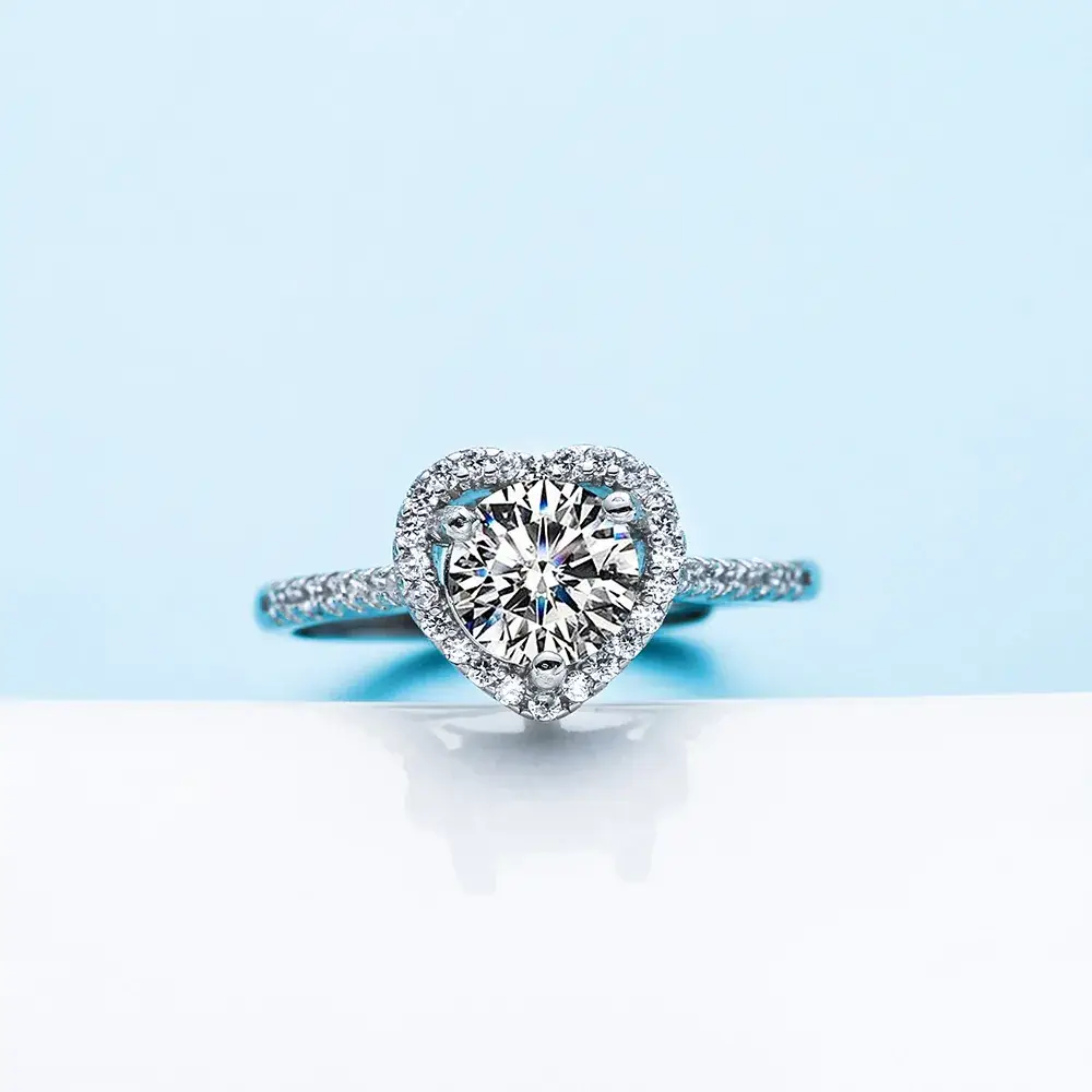 Moissanite Heart Ring S925 Silver Plated Platinum Gold Texture — feature 19