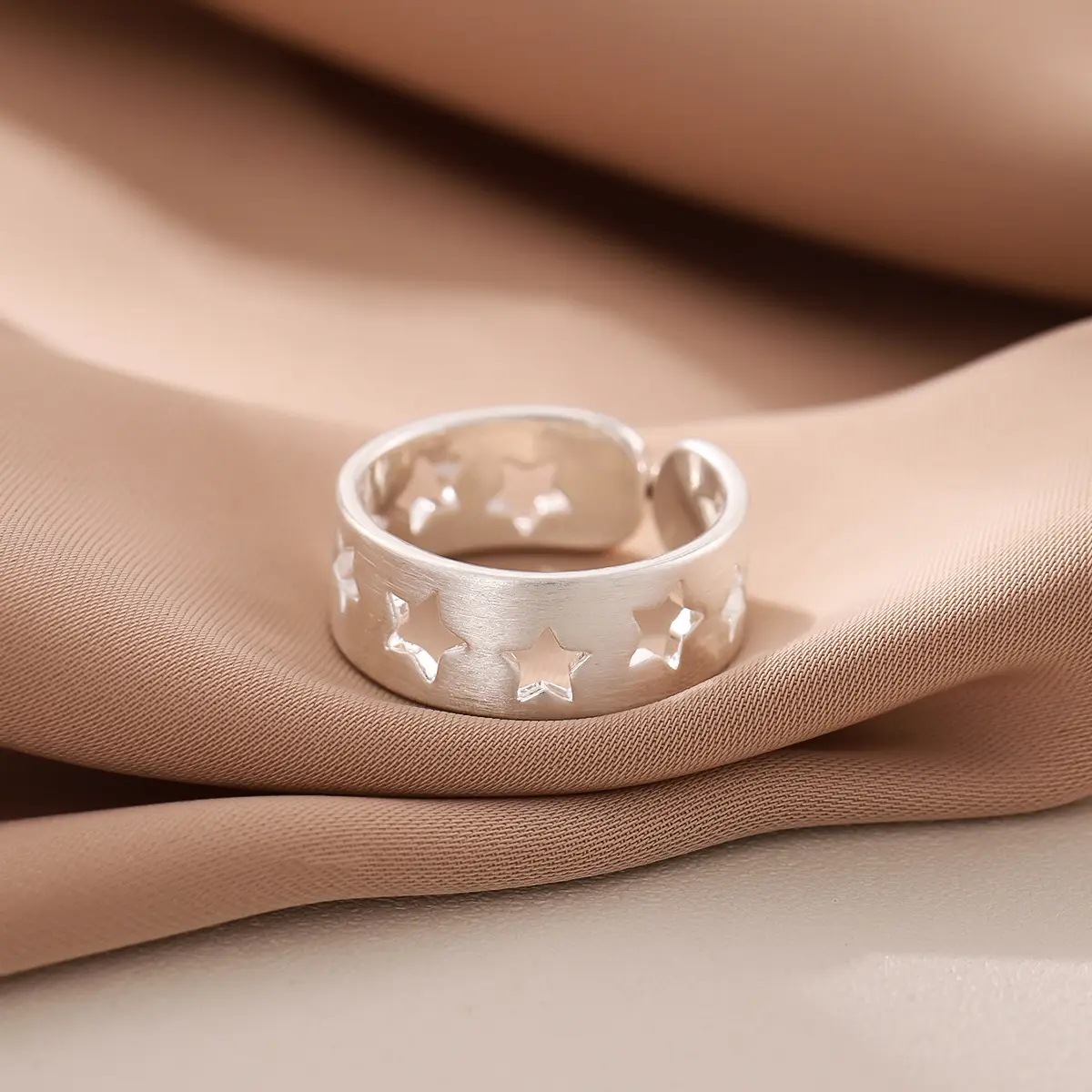 Women Star Hollowed Ring White Gold Wholesale - Image 2