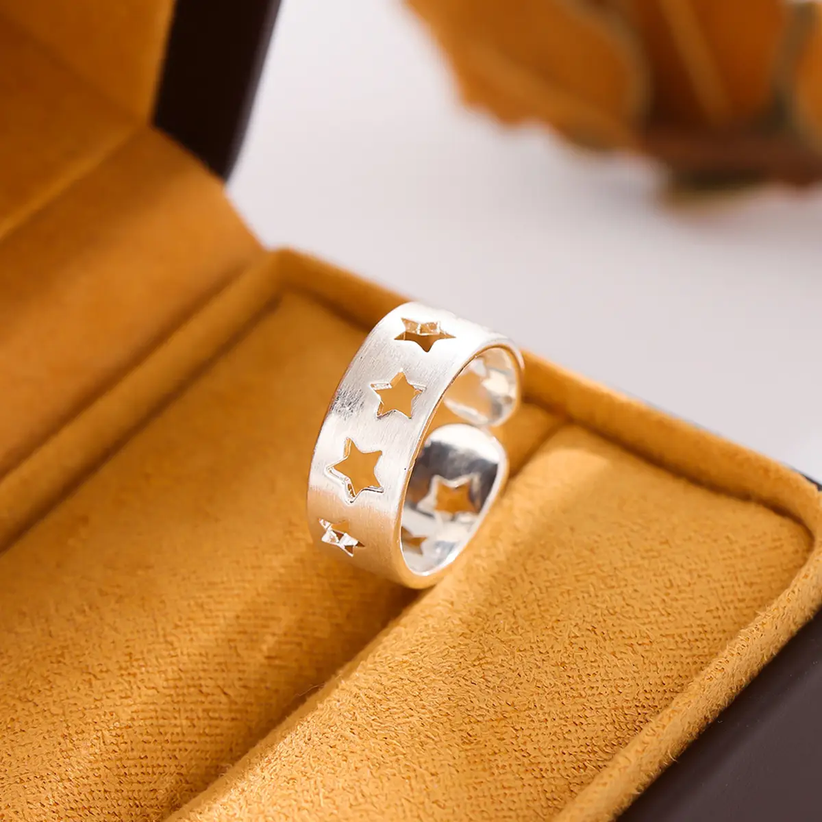 Women Star Hollowed Ring White Gold Wholesale - Image 5