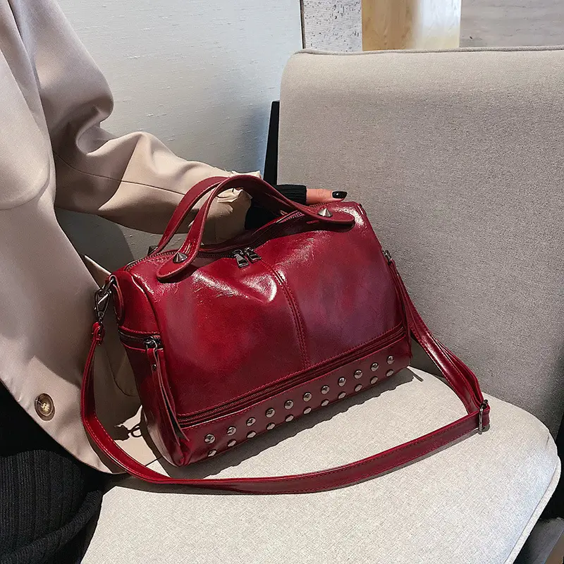 Black Leather Shoulder Bag with Detachable Strap - Image 6