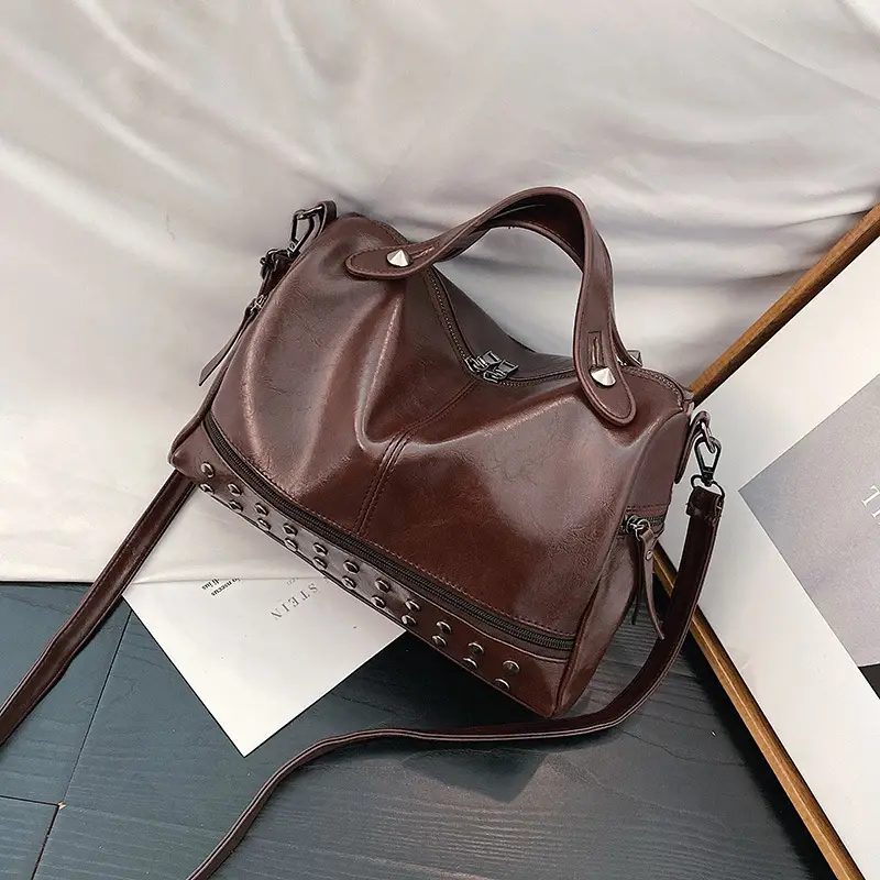 Black Leather Shoulder Bag with Detachable Strap - Image 7