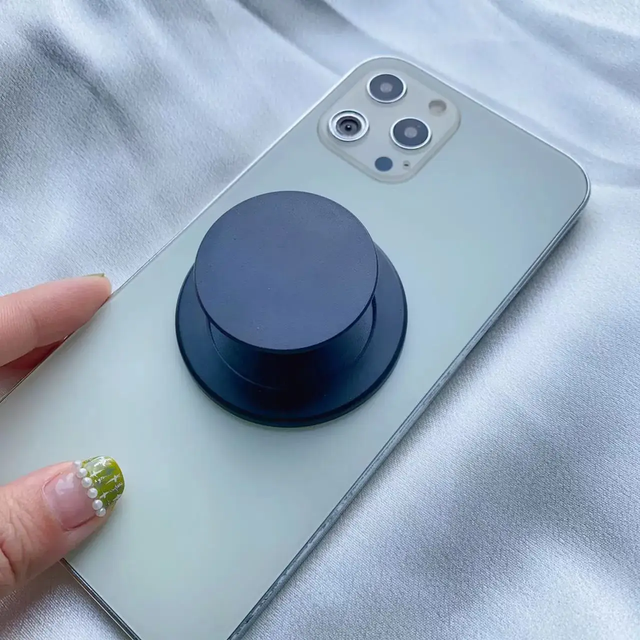 Mobile Phone Magnetic Stand with Pop-Up Design - Image 13