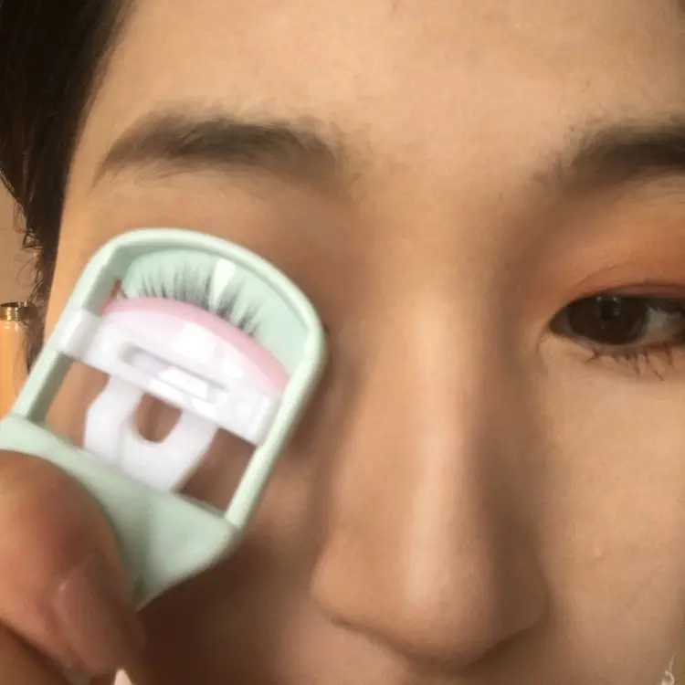 Portable Eyelash Curler for Women's Long Lasting Curl - Image 12