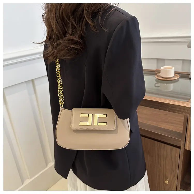 White Chain Shoulder Bag with Gold Embroidery — feature 10