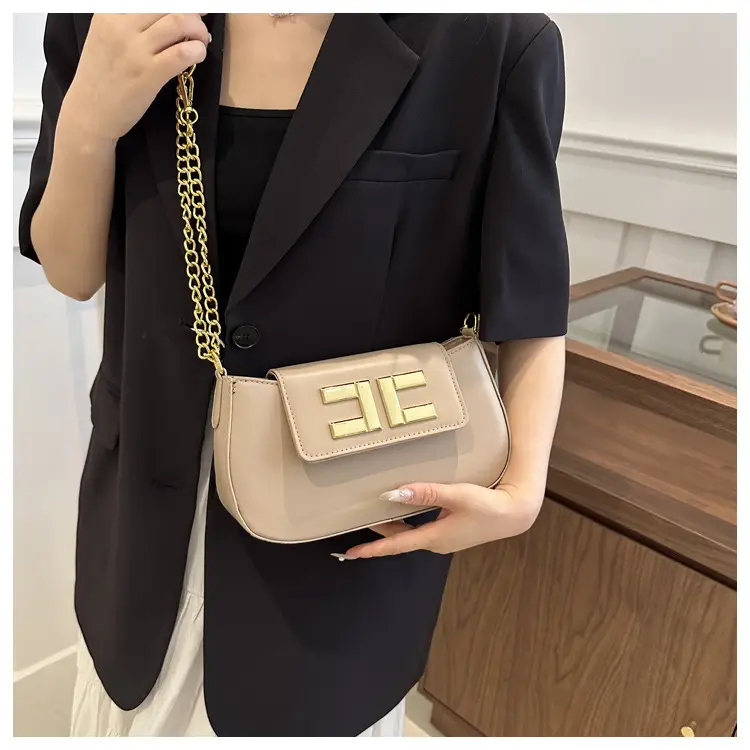 White Chain Shoulder Bag with Gold Embroidery — feature 9