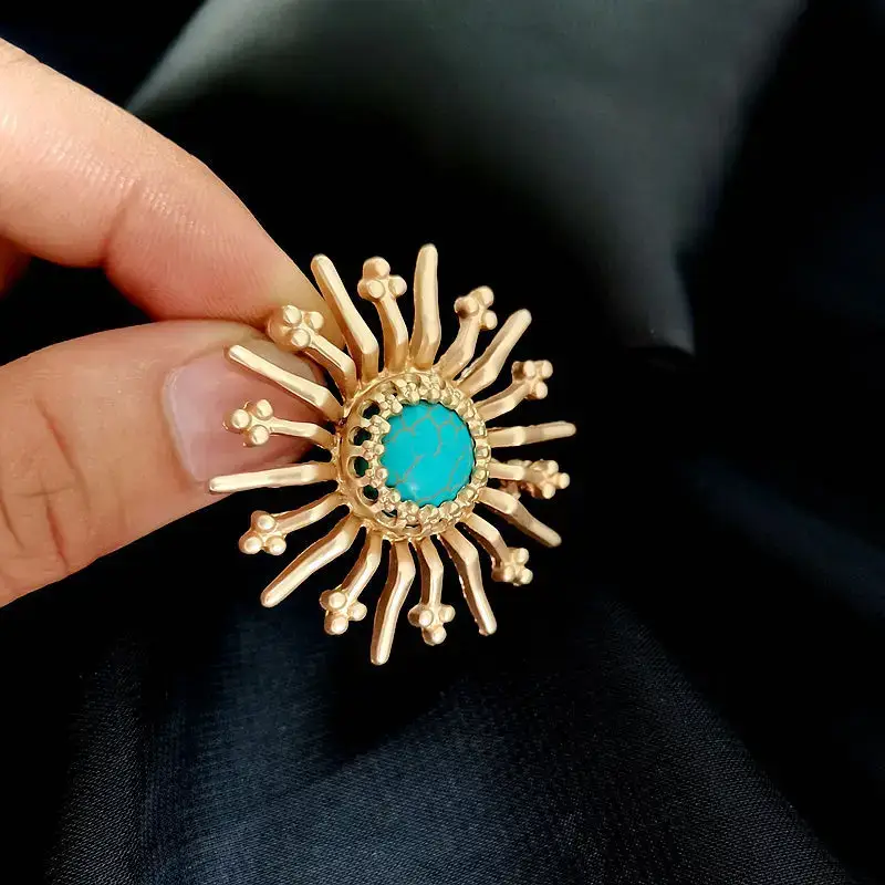 European Retro Baroque Brooch Matte Gold Turquoise - Image 3