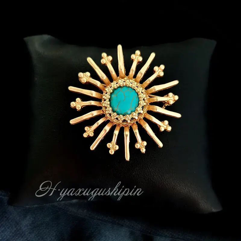 European Retro Baroque Brooch Matte Gold Turquoise — feature 3