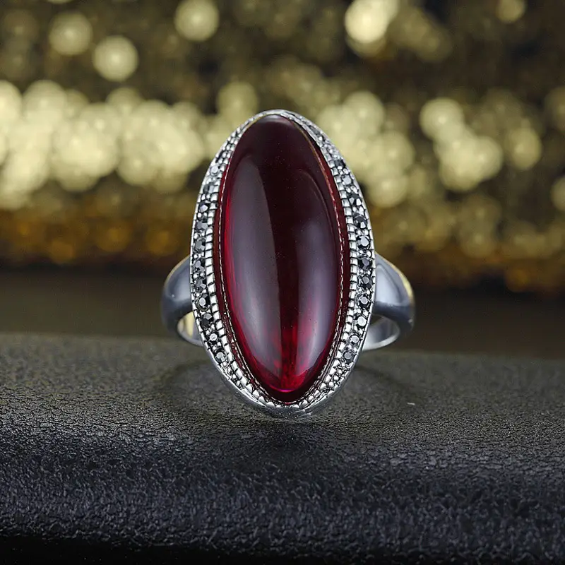 Noble Luxury Emerald Ring with Gold Plated Design — feature 3