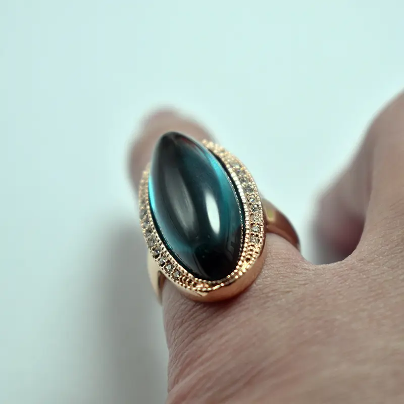 Noble Luxury Emerald Ring with Gold Plated Design — feature 6