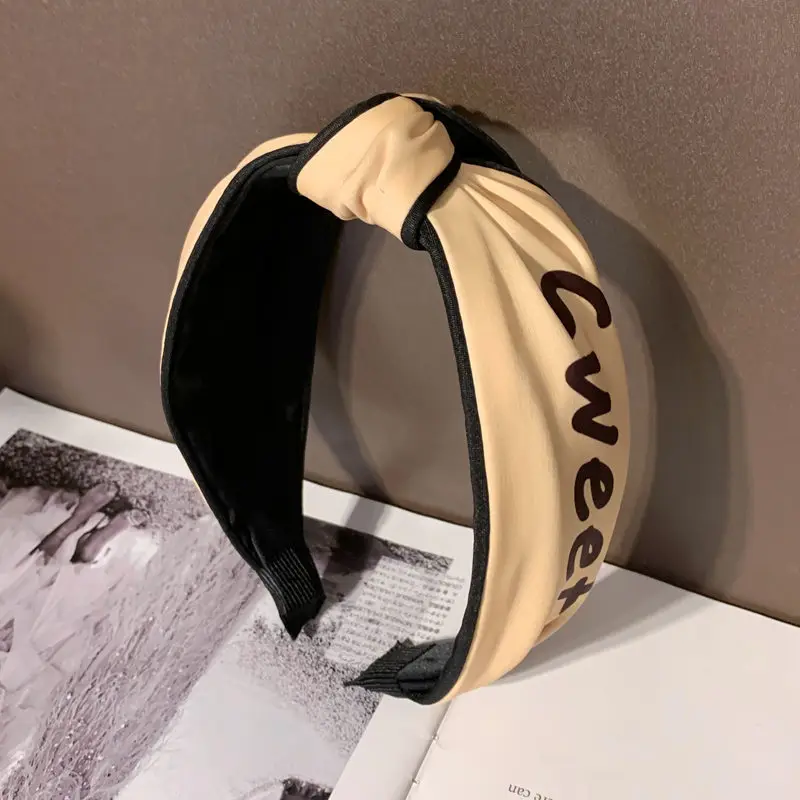 Black Korean Letter Hair Clip with Knotted Design