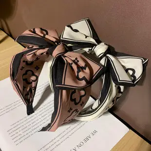 Black Korean Letter Hair Clip with Knotted Design — feature 11