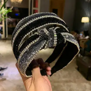 Black Korean Letter Hair Clip with Knotted Design — feature 13