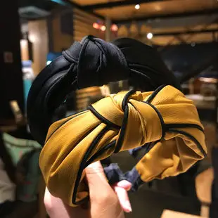 Black Korean Letter Hair Clip with Knotted Design — feature 23