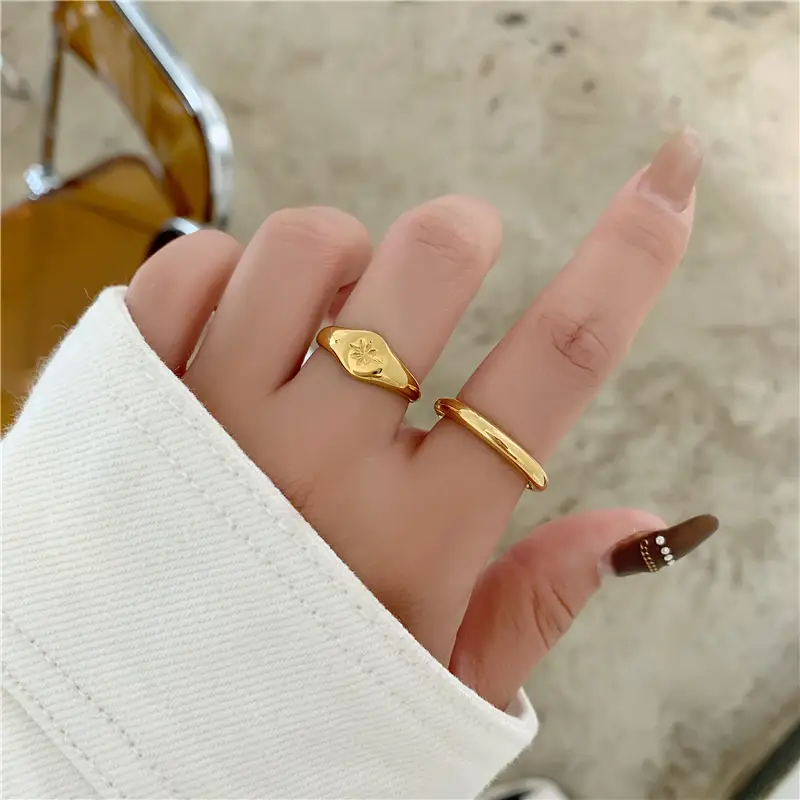 Glossy Gold Finger Ring for Women's Fashion Jewelry - Image 4