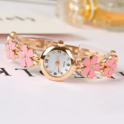 Popular women's casual fashion Clover five-leaf flower bracelet watch cute exquisite small girl jewelry watch