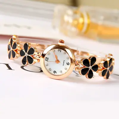 Popular women's casual fashion Clover five-leaf flower bracelet watch cute exquisite small girl jewelry watch