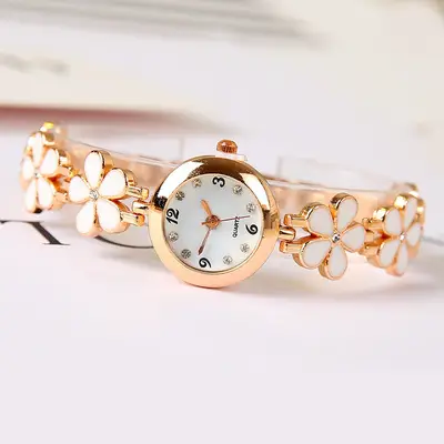 Popular women's casual fashion Clover five-leaf flower bracelet watch cute exquisite small girl jewelry watch