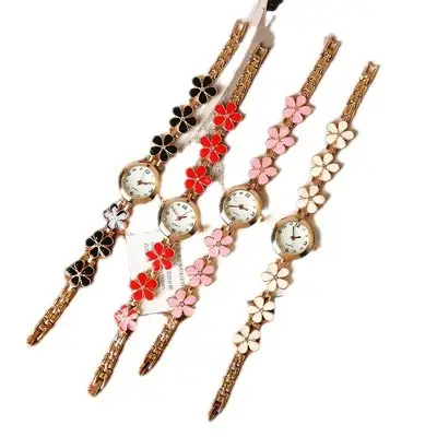 Popular women's casual fashion Clover five-leaf flower bracelet watch cute exquisite small girl jewelry watch