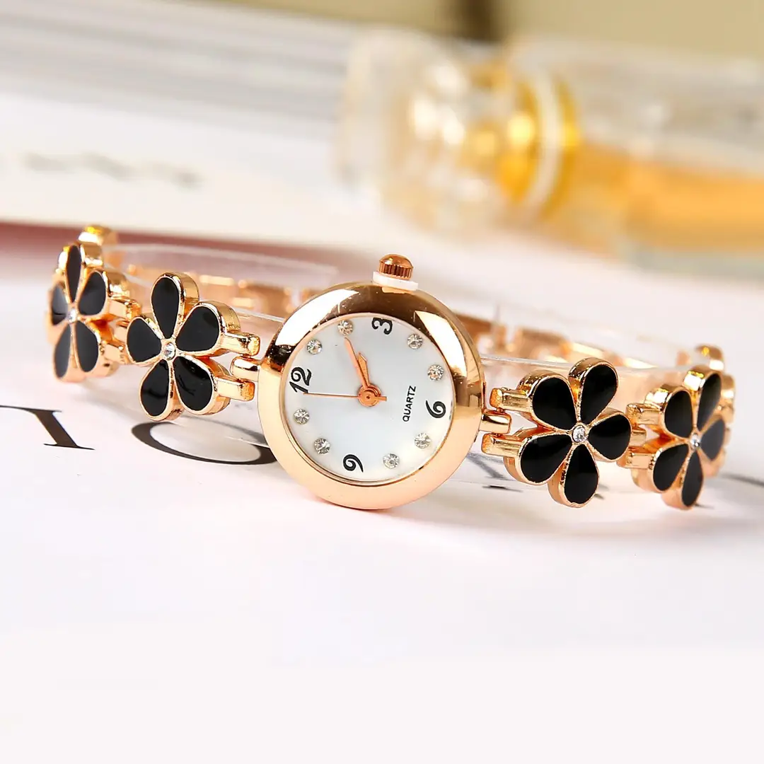 Popular women's casual fashion Clover five-leaf flower bracelet watch cute exquisite small girl jewelry watch — feature 3