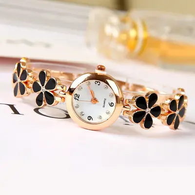 Popular women's casual fashion Clover five-leaf flower bracelet watch cute exquisite small girl jewelry watch