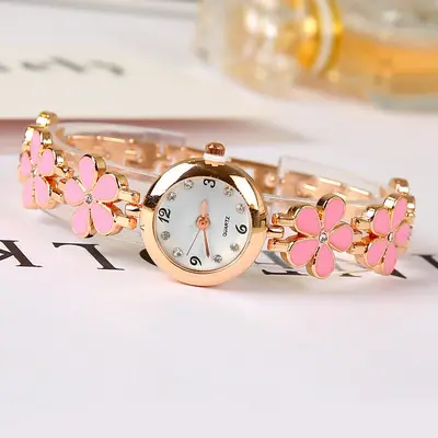 Popular women's casual fashion Clover five-leaf flower bracelet watch cute exquisite small girl jewelry watch