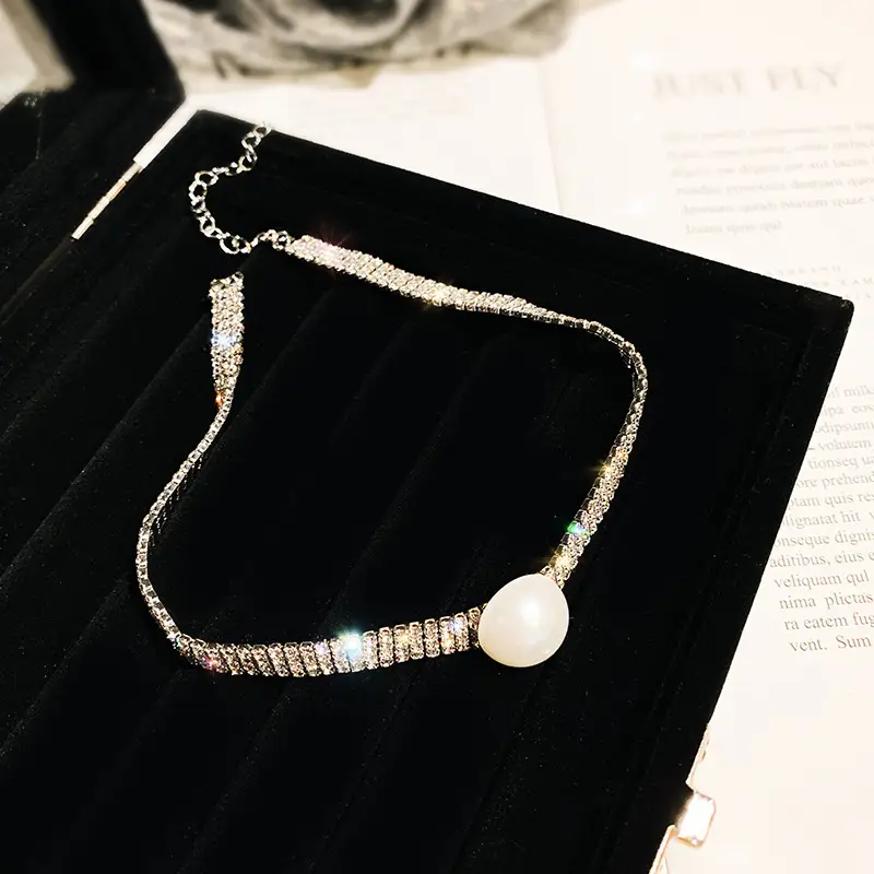 Elegant Pearl Collarbone Chain for Women - Image 4