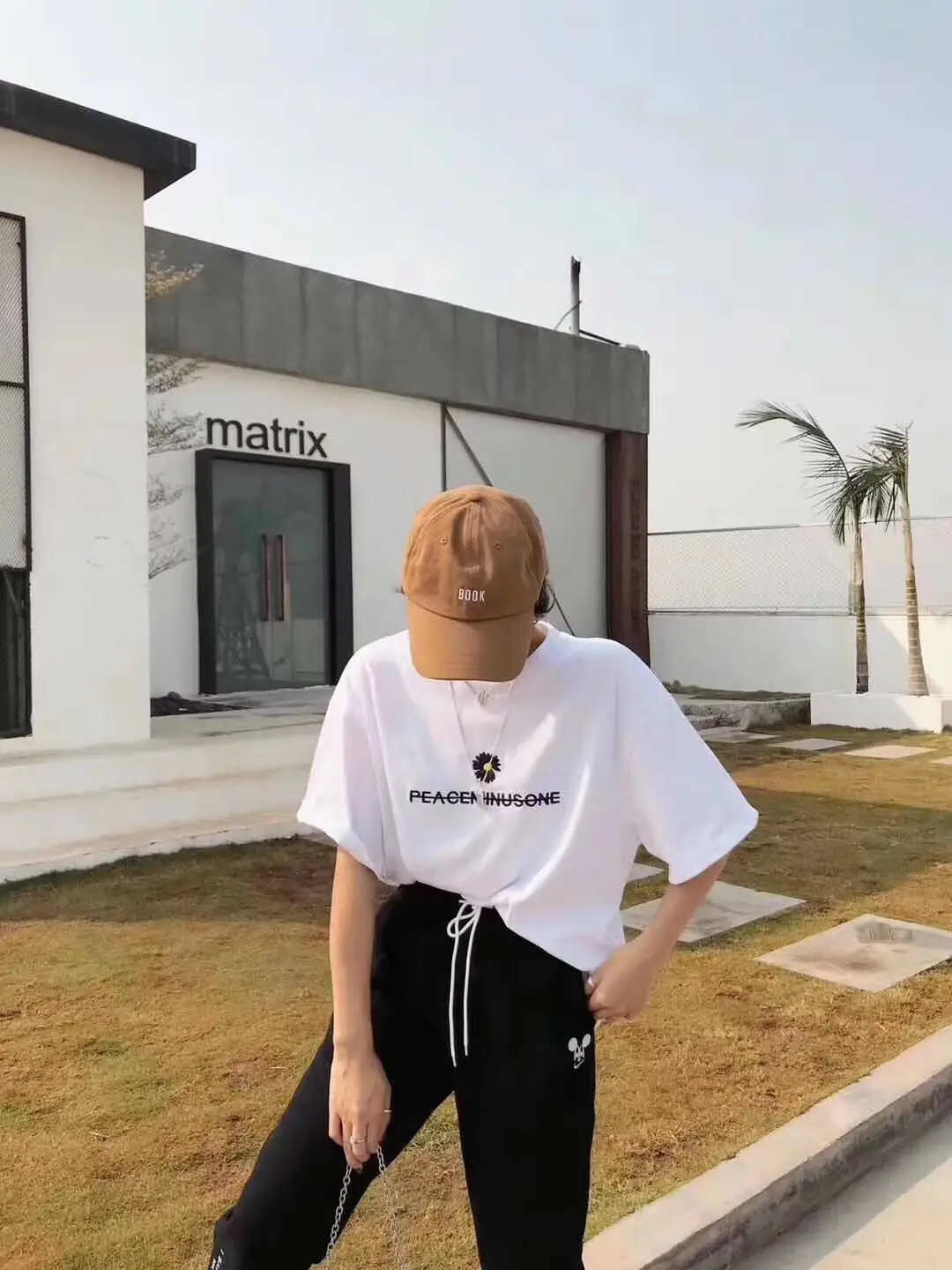 Women 2025 Korean Style Black T-Shirt with Chrysanthemum Embroidery — feature 10