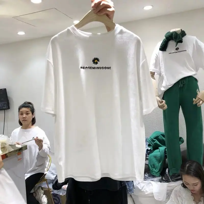 Women 2025 Korean Style Black T-Shirt with Chrysanthemum Embroidery — feature 5