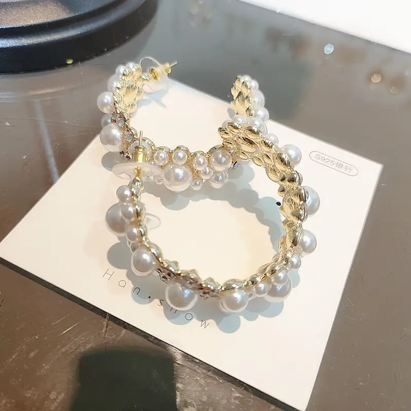 Luxury Pearl Hoop Earrings for Women - Image 3